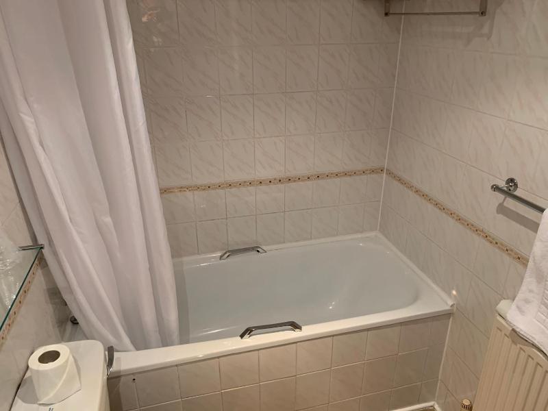 Standard Twin Room image 3