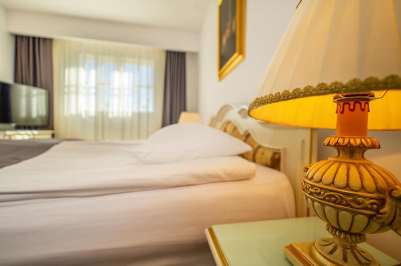 Double Room image 3