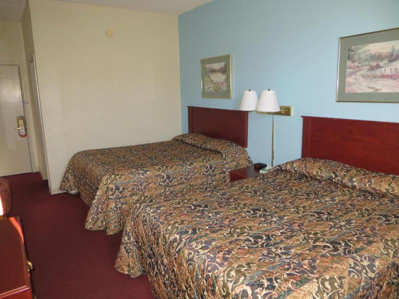 Double Room with Two Double Beds - Smoking image 3
