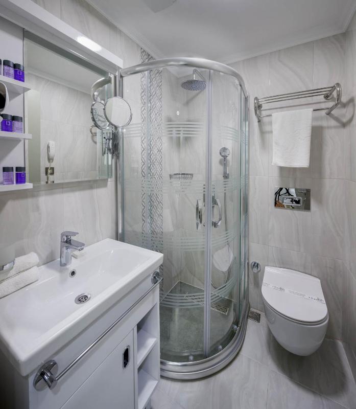 Standard Triple Room image 4