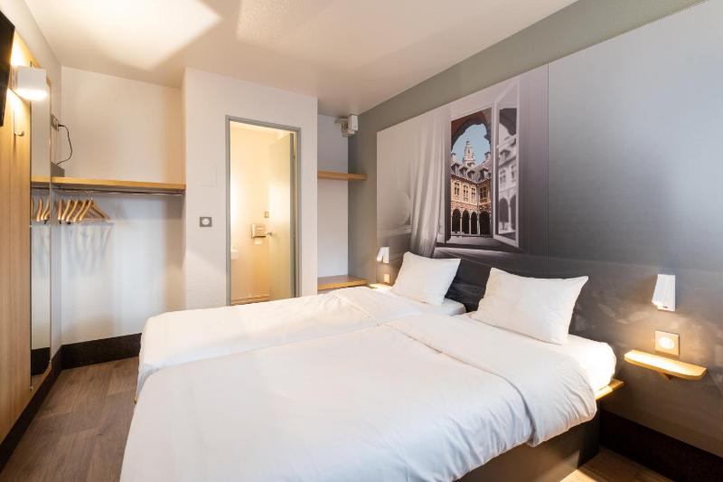 Twin Room image 1