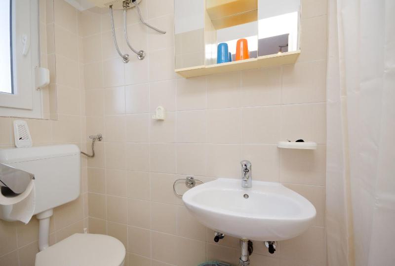 Double Room image 3