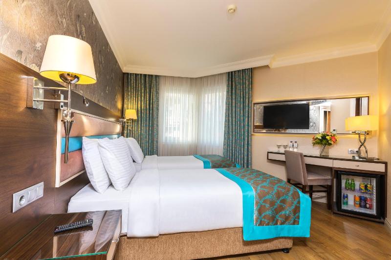 Standard Double or Twin Room image 3