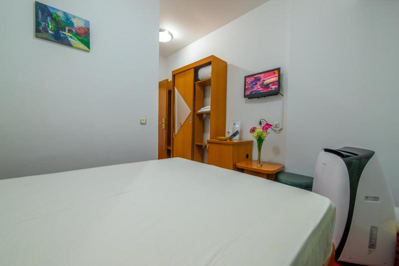 Single Room image 2