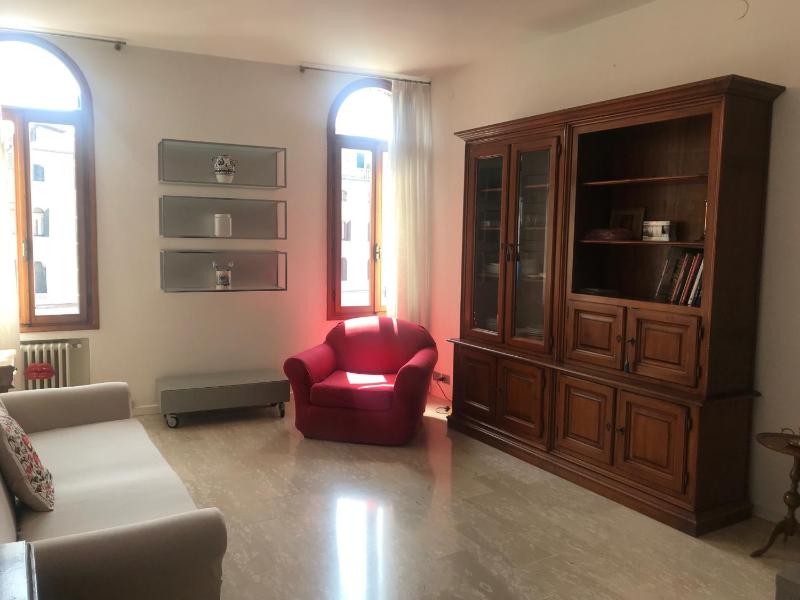 Apartment with City View image 3