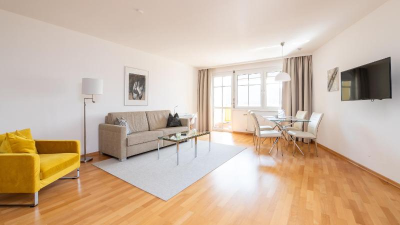 One-Bedroom Apartment and Balcony image 3