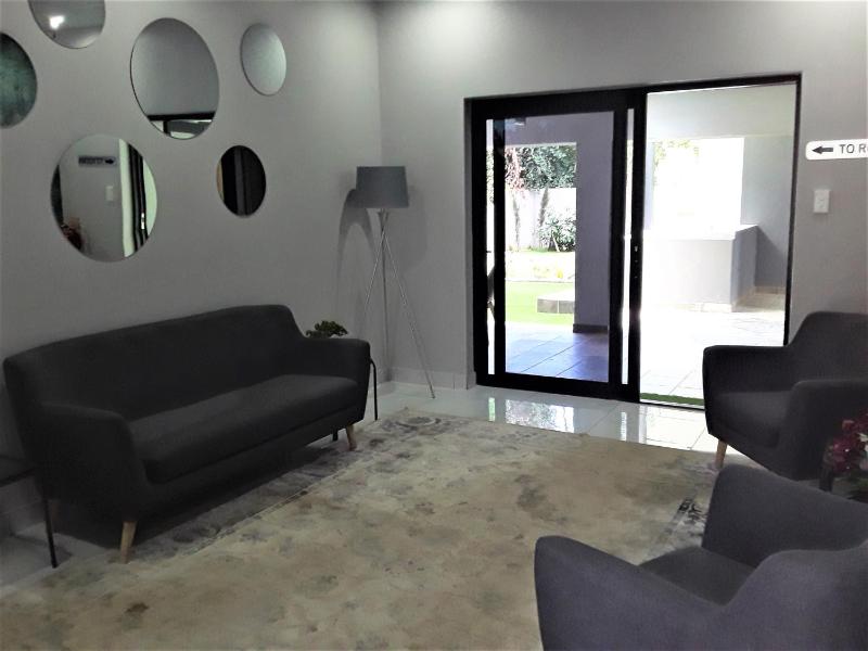 La Orchard Hotel - image 12