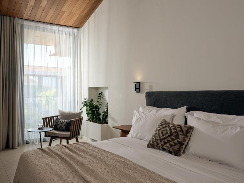 Upper Floor Suite  image 4