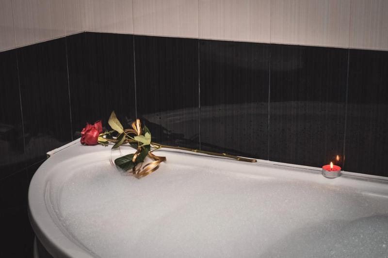 Deluxe Double or Twin Room with Spa Bath image 4