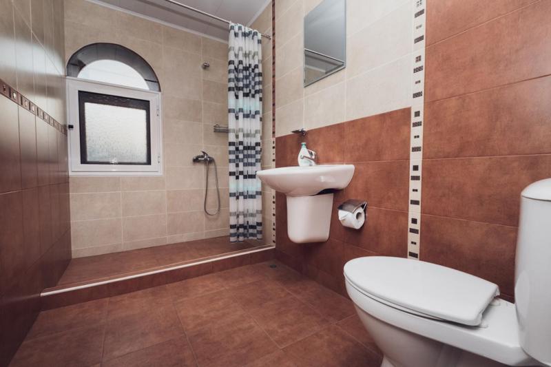 Double or Twin Room image 4