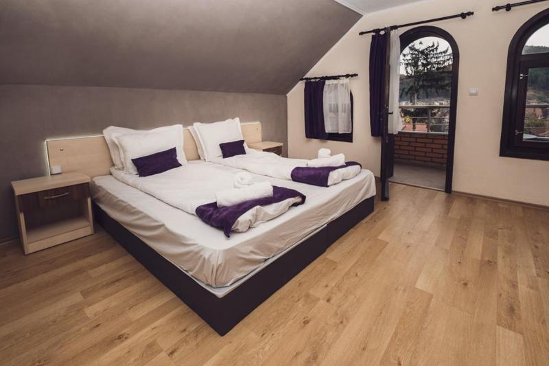 Double or Twin Room image 3