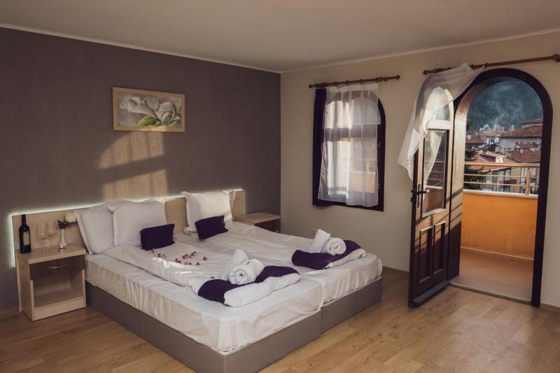 Double or Twin Room image 2