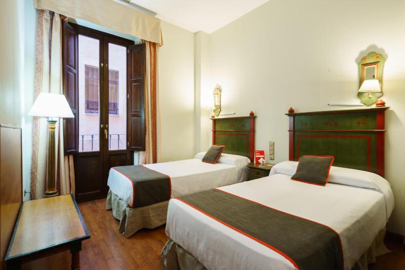 Economy Twin Room image 1