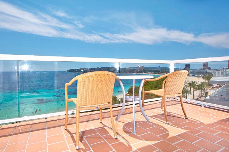 Triple Room with Sea View and Spa Access image 4