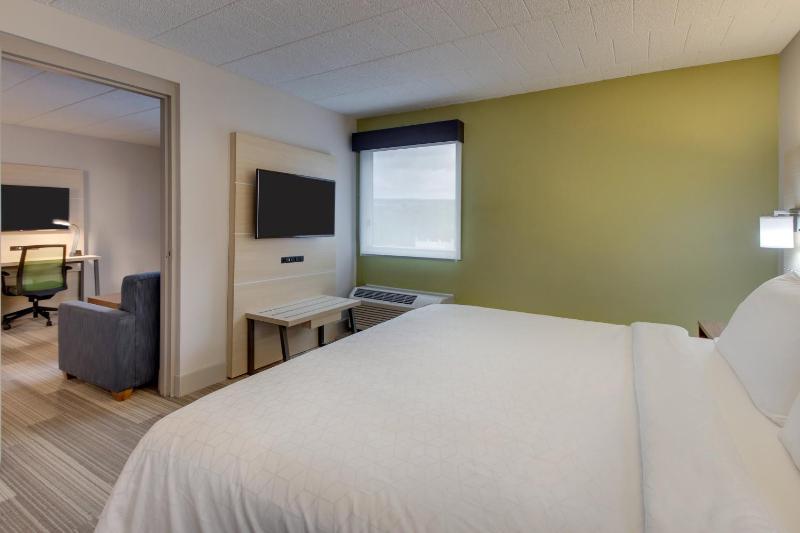 King Suite with Sofa Bed image 3