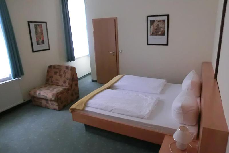 Double Room image 2