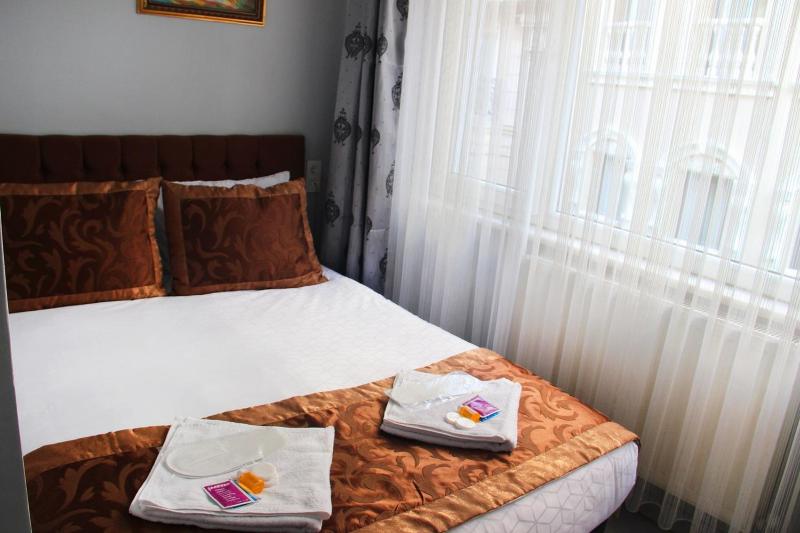 Double Room image 1