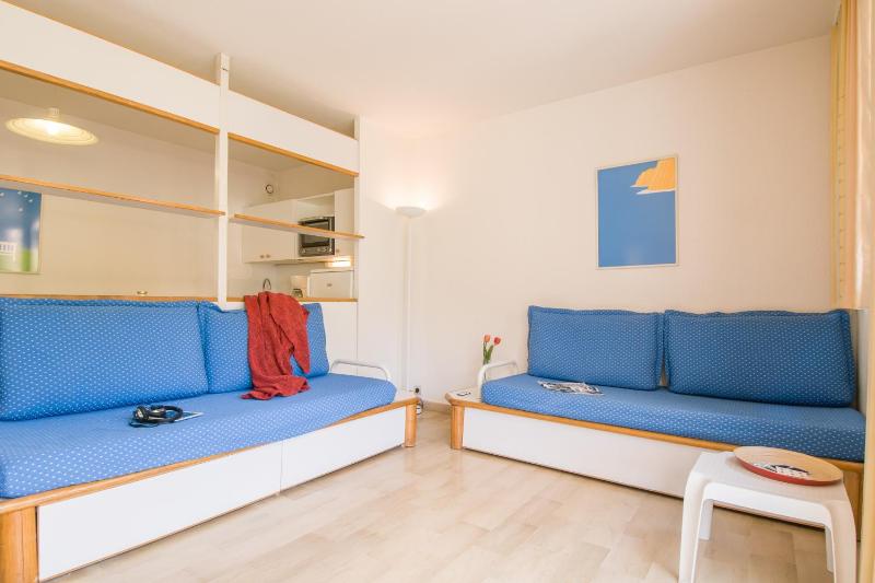 One-Bedroom Apartment with Alcove (7 Adults) image 3