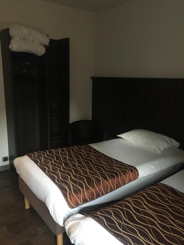 Twin Room image 3