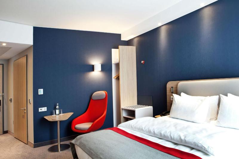 Standard Double Room image 3
