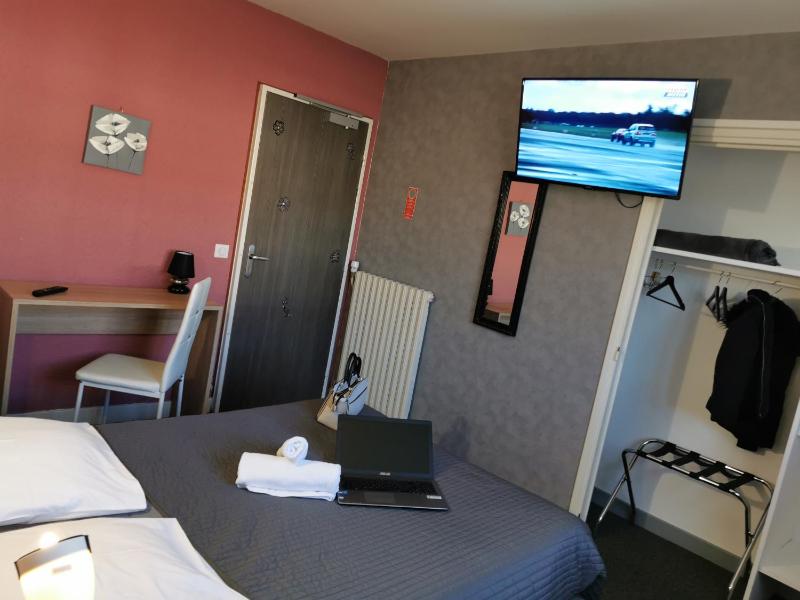 Double Room image 3