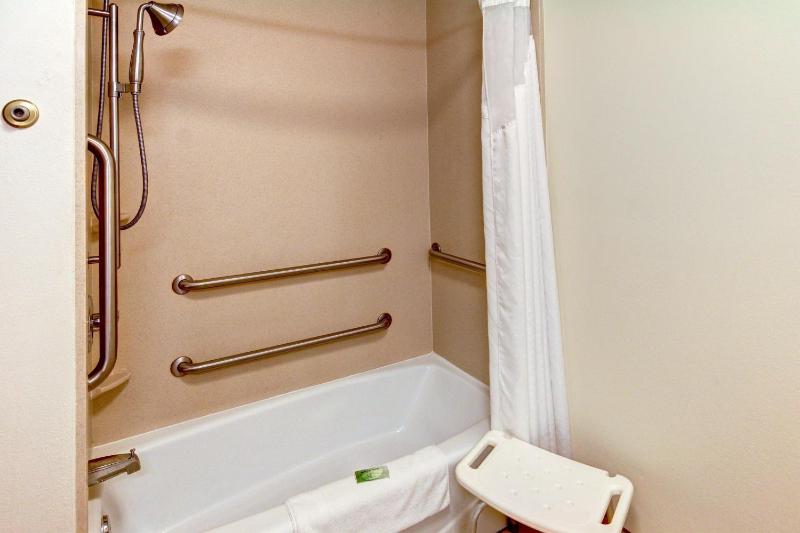 Queen Room with Two Queen Beds - Disability Access/Non-Smoking image 1