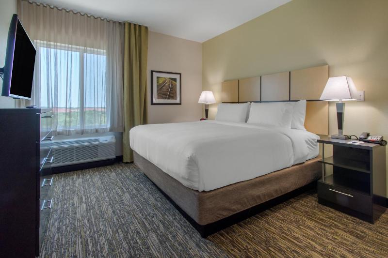 One-Bedroom King Suite with Sofa Bed image 4