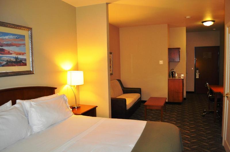 Standard Queen Room image 1