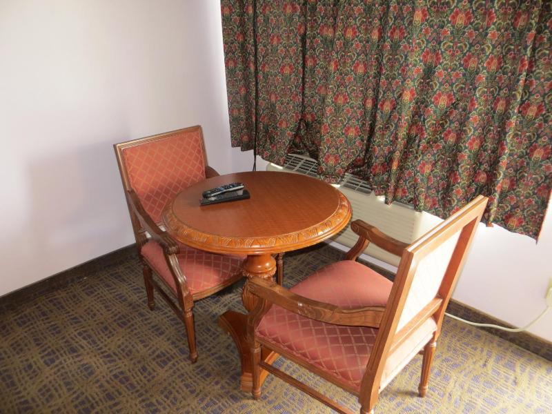 King Room - Non-Smoking image 2