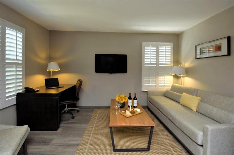 One-Bedroom King Suite image 3