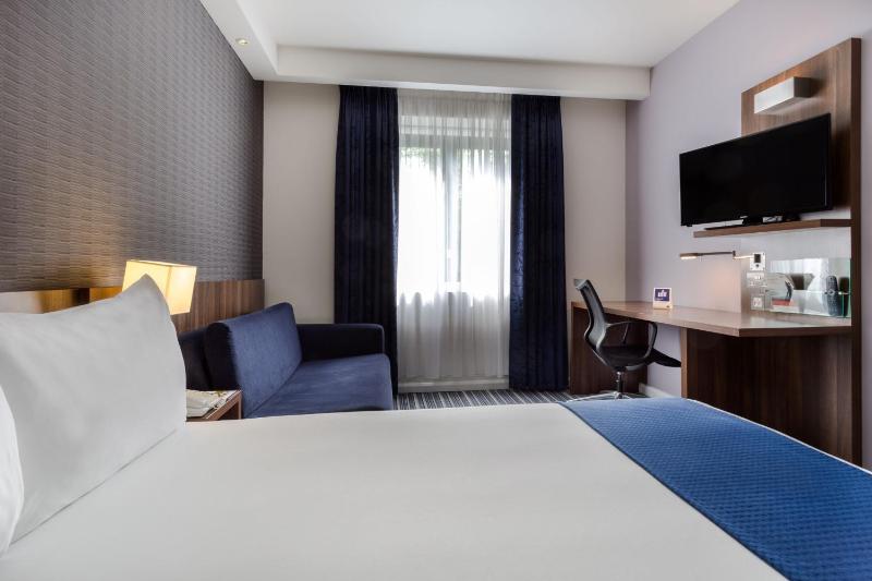 Standard Double Room with Sofa Bed and Free Hot Breakfast image 3