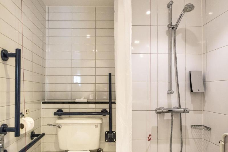 Double Room with Free Hot Breakfast - Accessible image 4