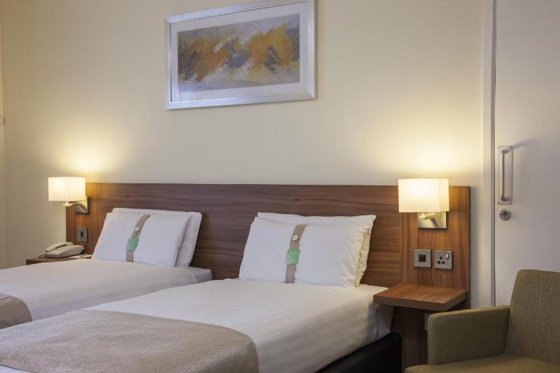 Premium Room with Two Single Beds image 2