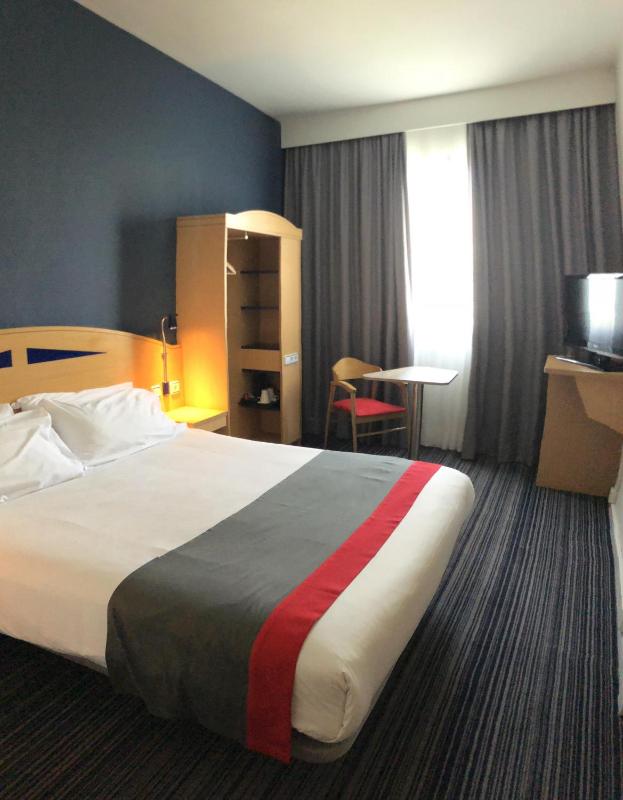 Standard Room image 2
