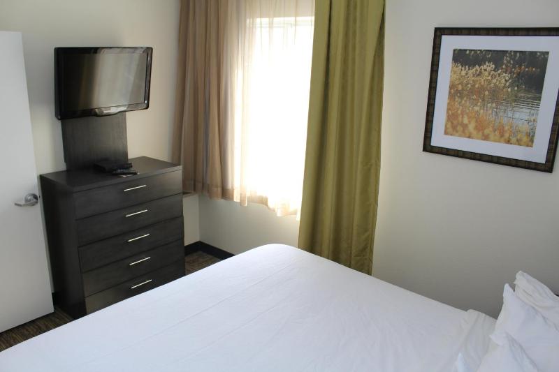 One-Bedroom King Suite with Sofa Bed image 3