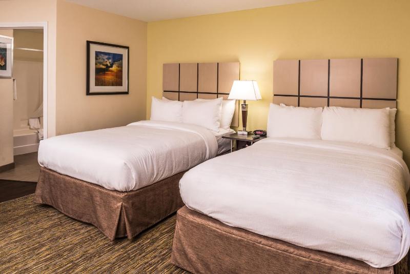 Studio Suite with Two Double Beds image 4
