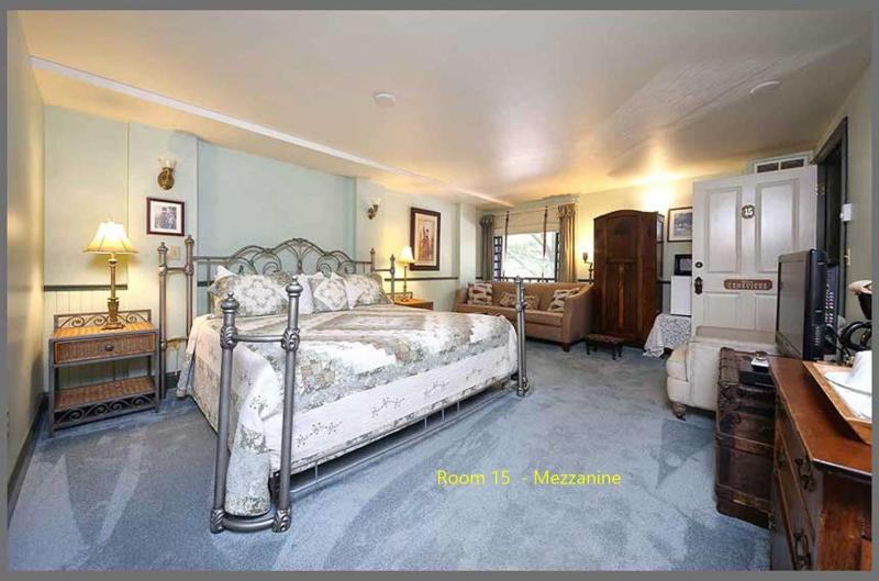 Queen Room image 2