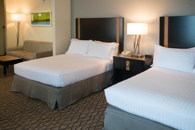 One-Bedroom Suite with Two Queen Beds image 3