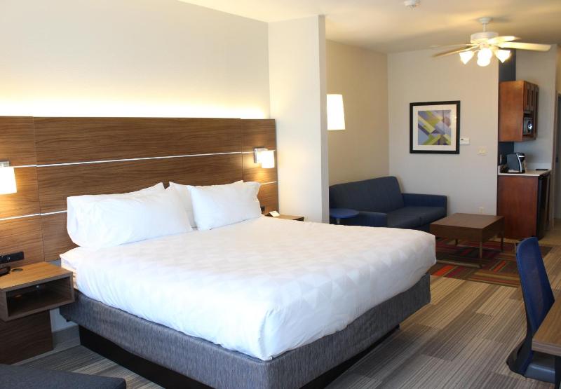 King Suite - Non-Smoking image 1