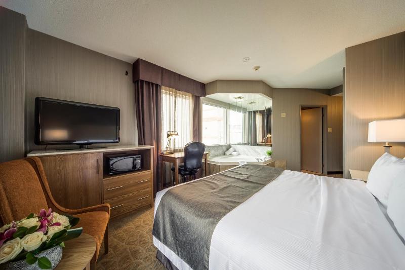 King Suite with Jetted Tub