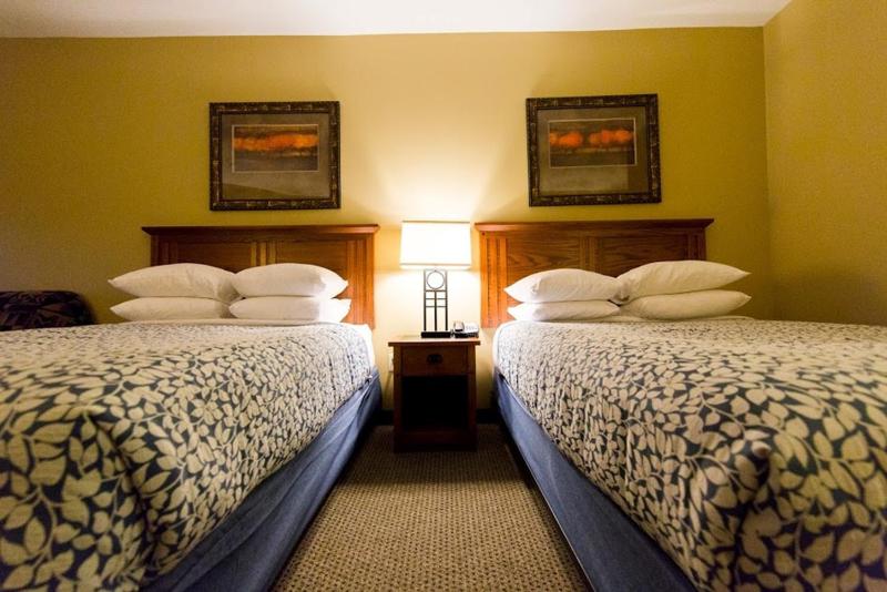 Deluxe Queen Room image 1