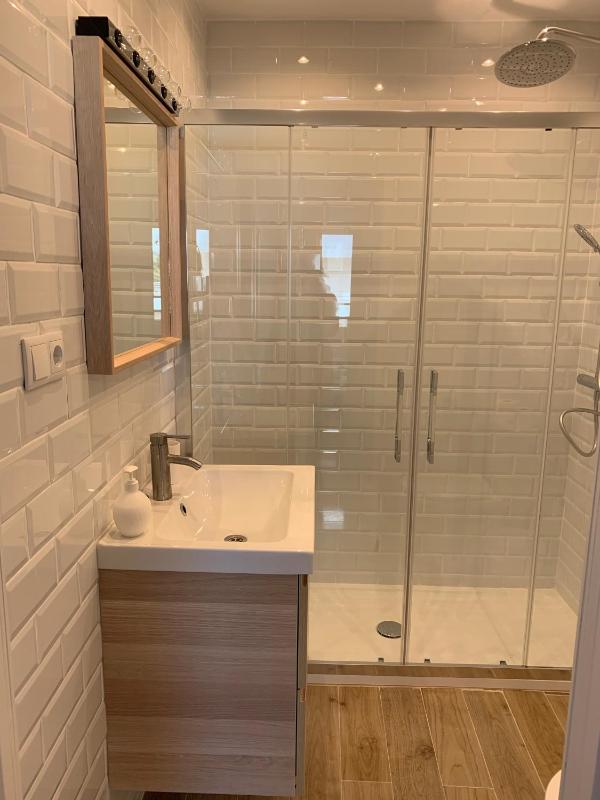One-Bedroom Apartment image 2