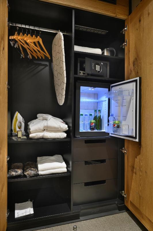 Premium Family Room (including daily refilled free mini bar) image 3