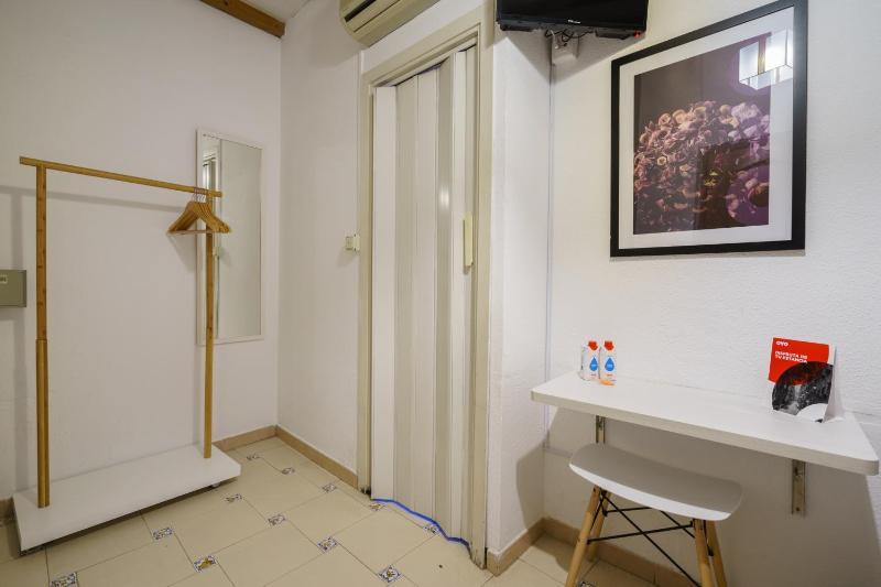 Interior Double Room image 4