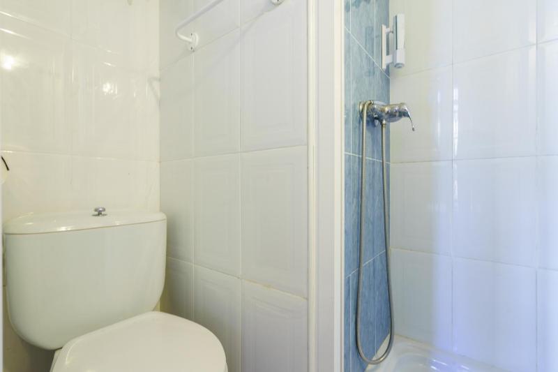 Double Room with Balcony image 4