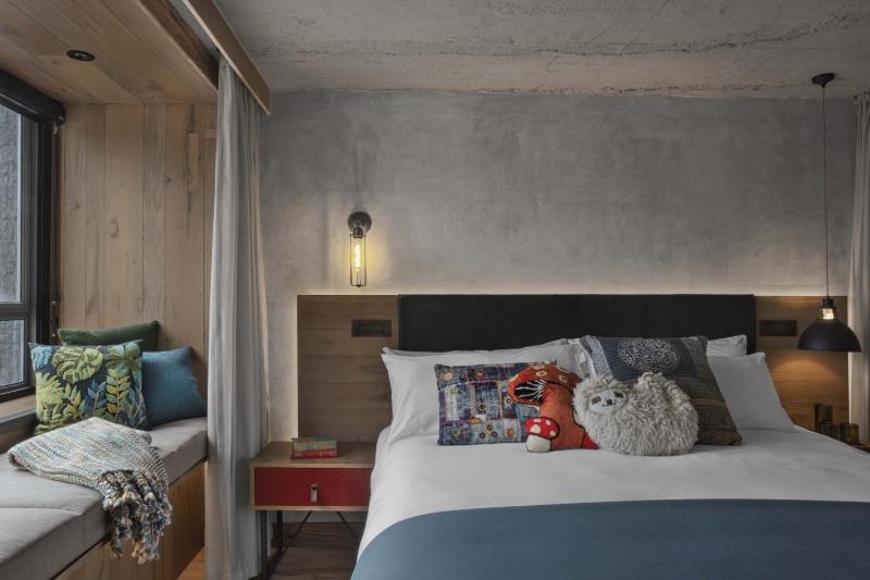 Standard Twin Room image 1