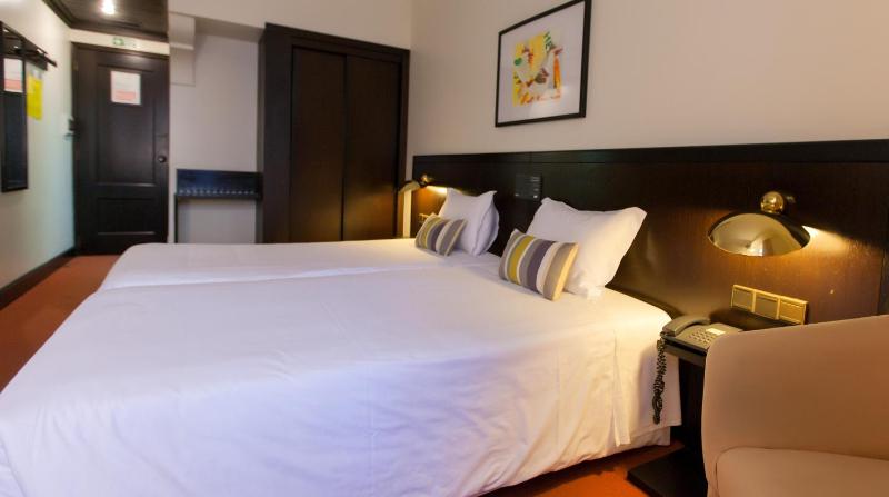 Twin Room image 2