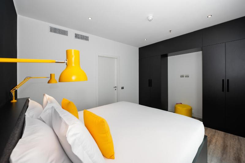 One-Bedroom Apartment image 4