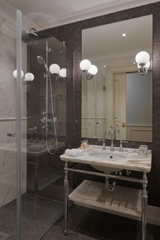 Premium Double or Twin Room with Balcony and Sea View image 3