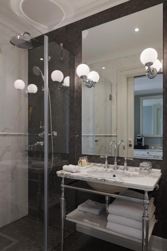 Penthouse Suite with Balcony and Sea View image 4